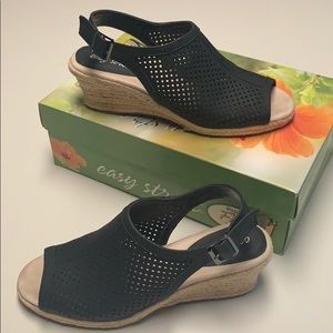 Size 8 easy street sandals